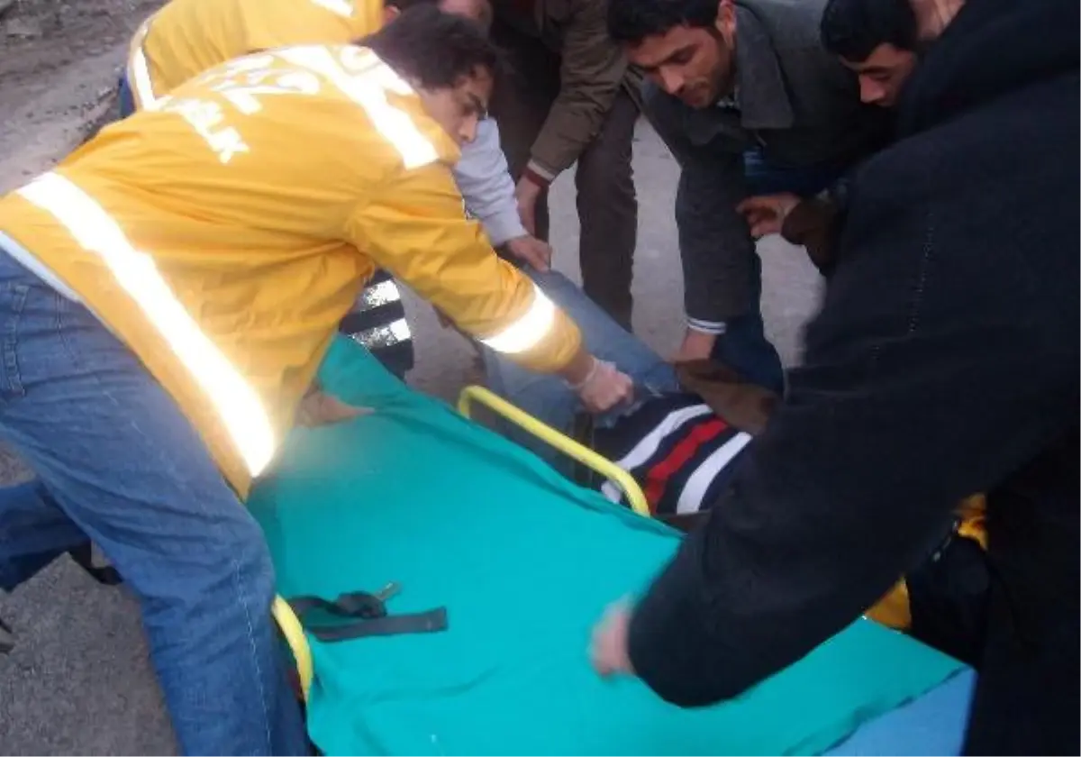 Çatıdan Düşerek Öldü