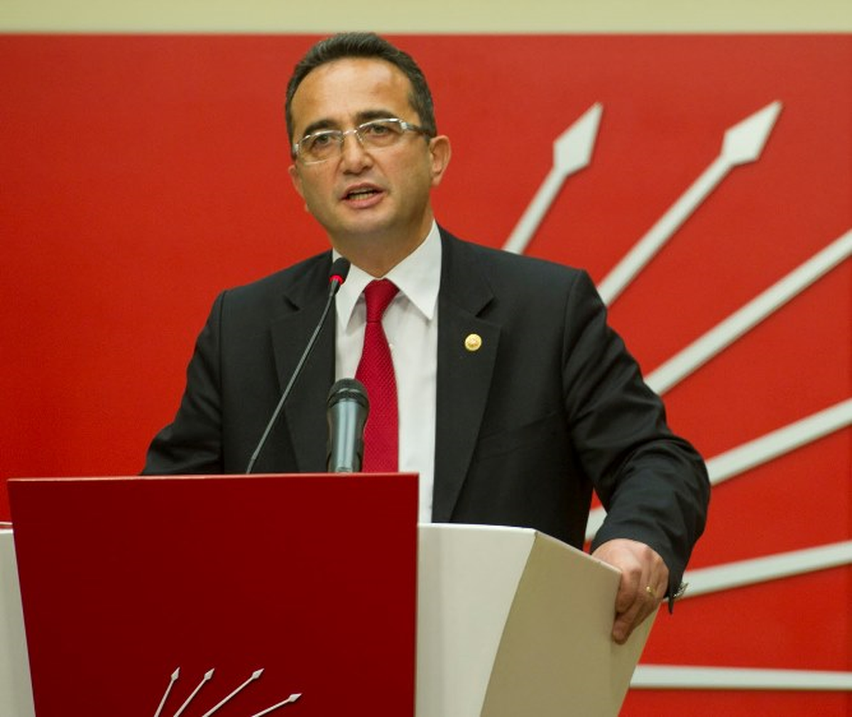 Chp\'li Tezcan: Vekillerin Tutukluluğunun Devamı Yargının Yetki Gaspı