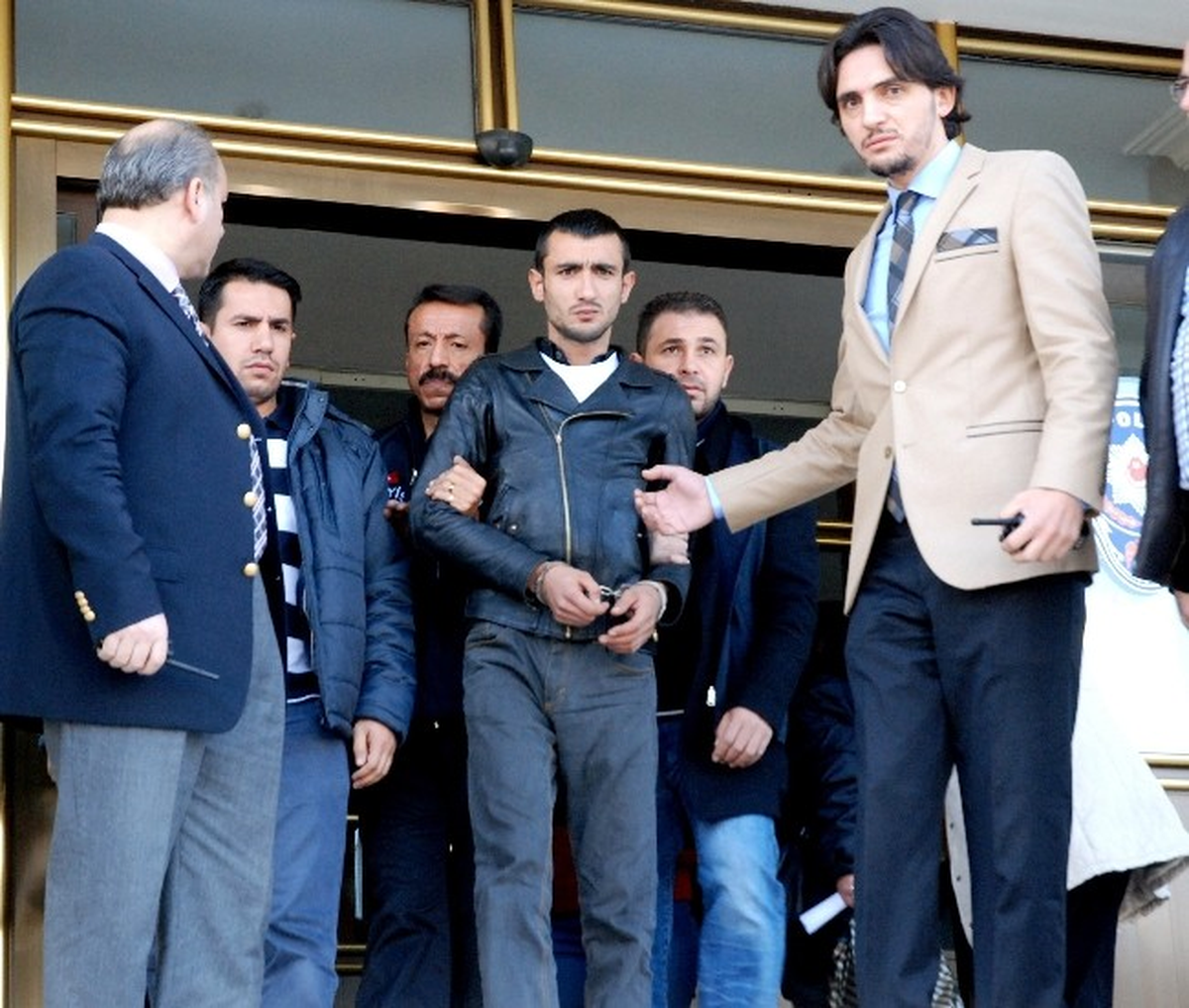 Denizli\'deki Cinayetin Zanlısı Eğlence Mekanında Yakalandı