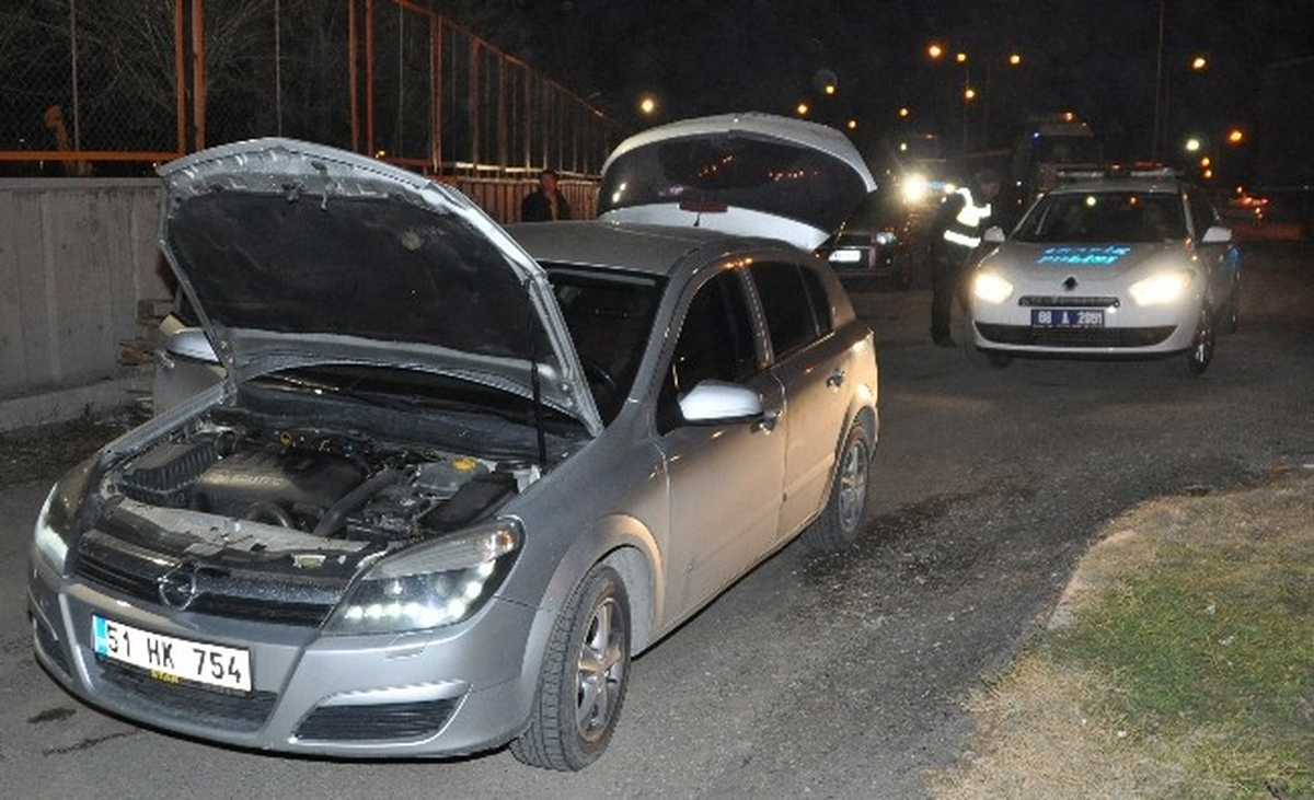 Ehliyetsiz Sürücü Polisi Alarma Geçirdi
