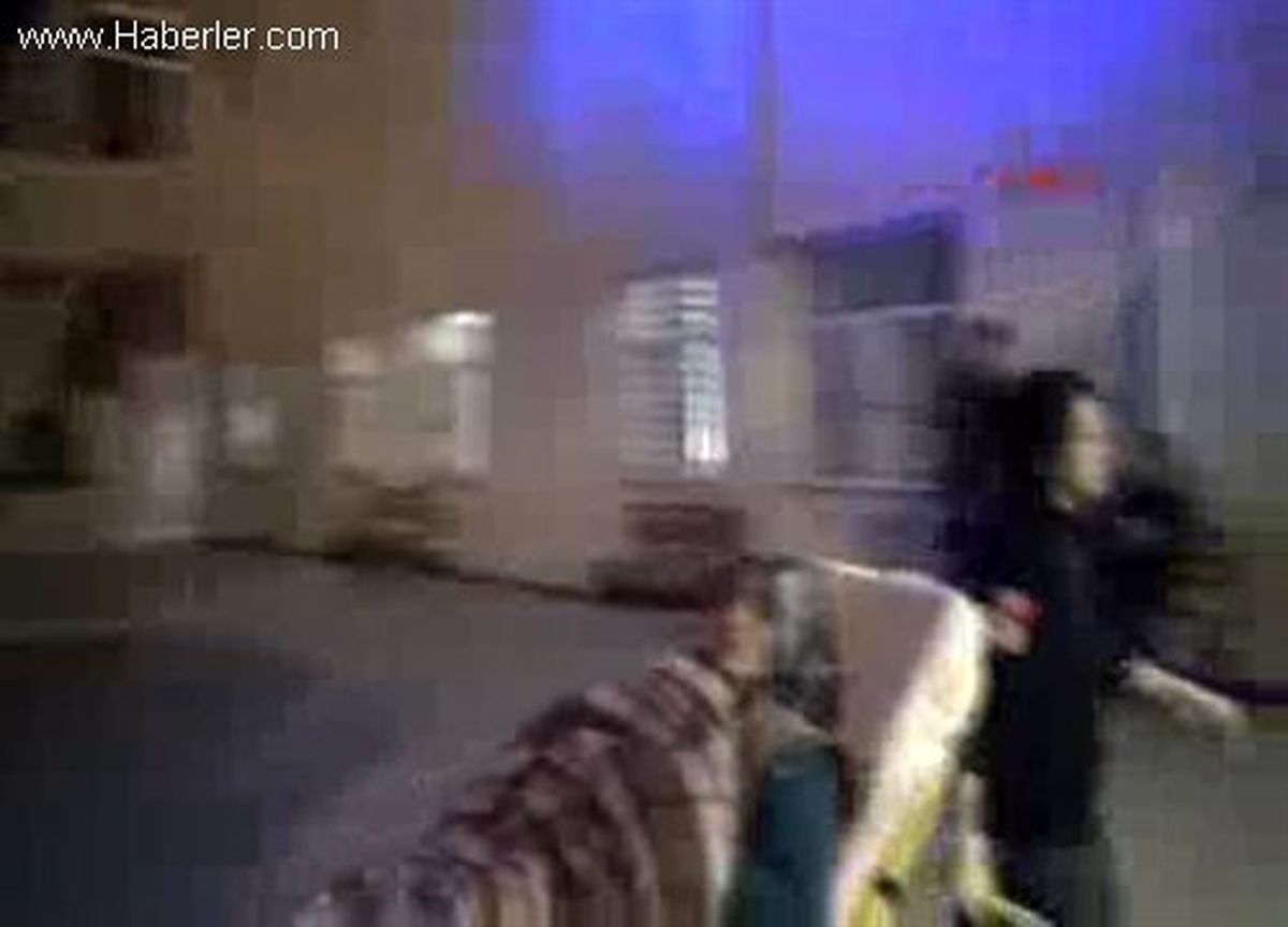 Eskişehir\'in Çifteler İlçesi Yakınlarında Kasasında Mevsimlik Tarım İşçilerini Taşıyan Kamyon...