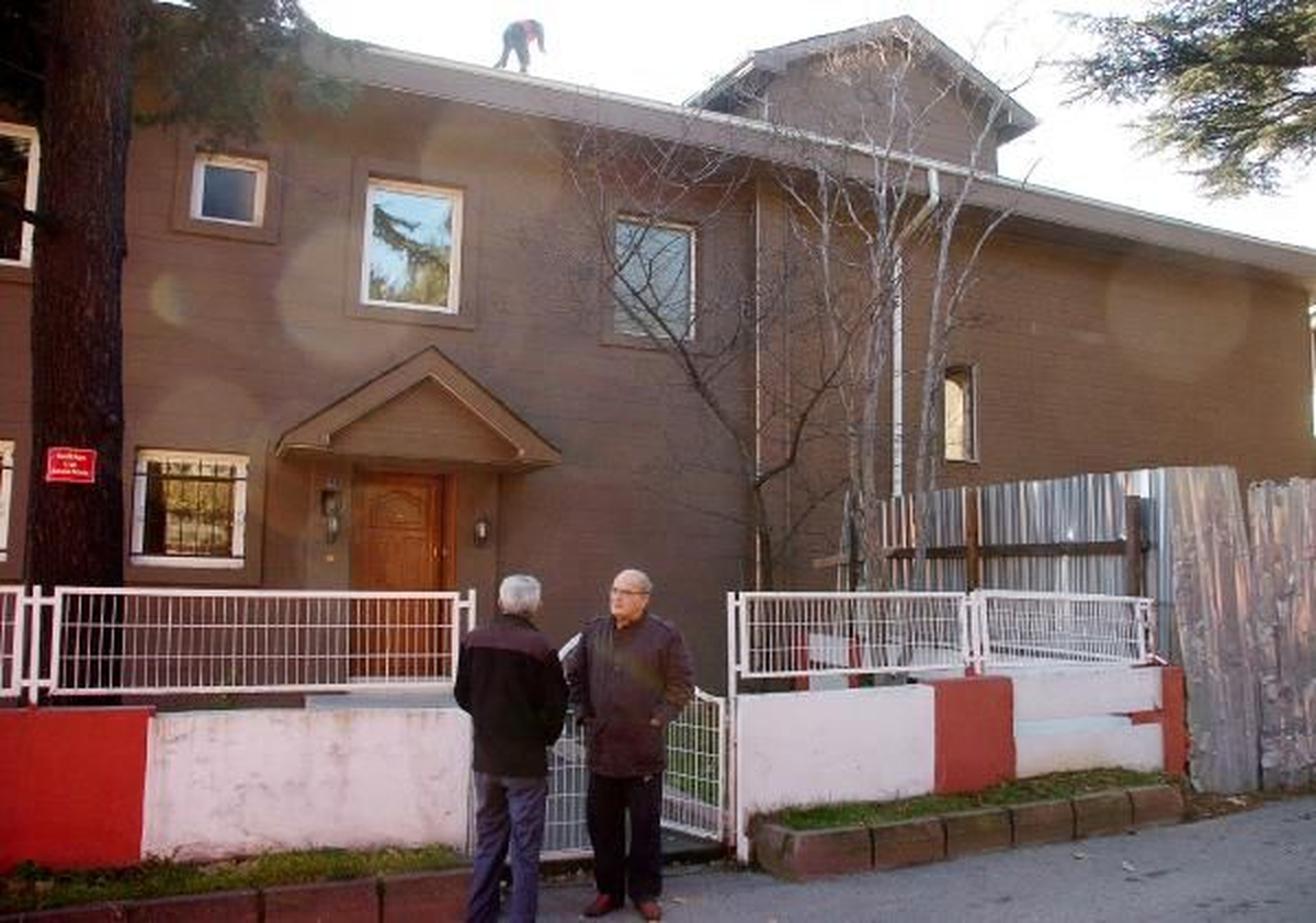 Evin Çatısında Çıkan Yangını Komşular Haber Verdi
