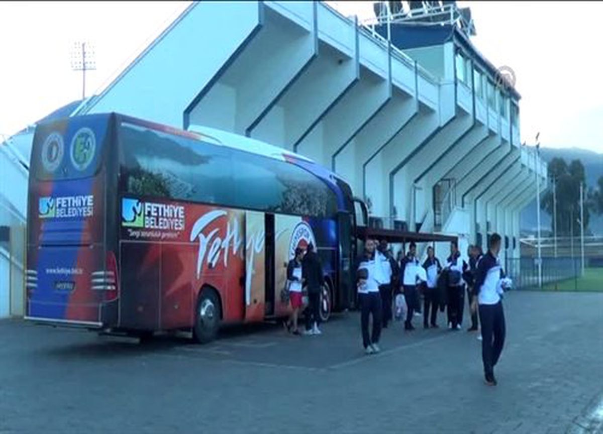 Fenerbahçe\'yi Eleyen Fethiyespor Karayolu İle İlçeye Döndü