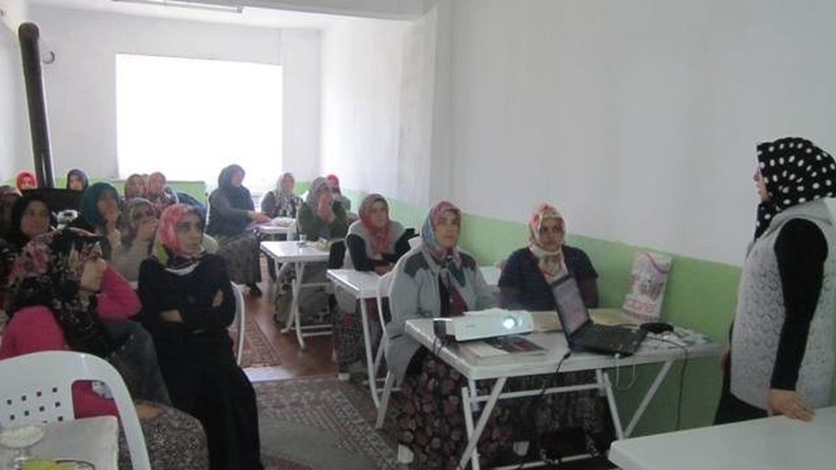 Gümüşova\'da 120 Kadın Çiftçi Eğitime Katıldı
