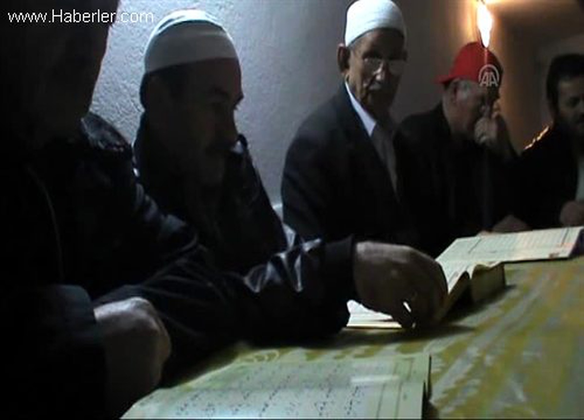 "İlkokul çocuğu" heyecanıyla Kur\'an öğreniyorlar