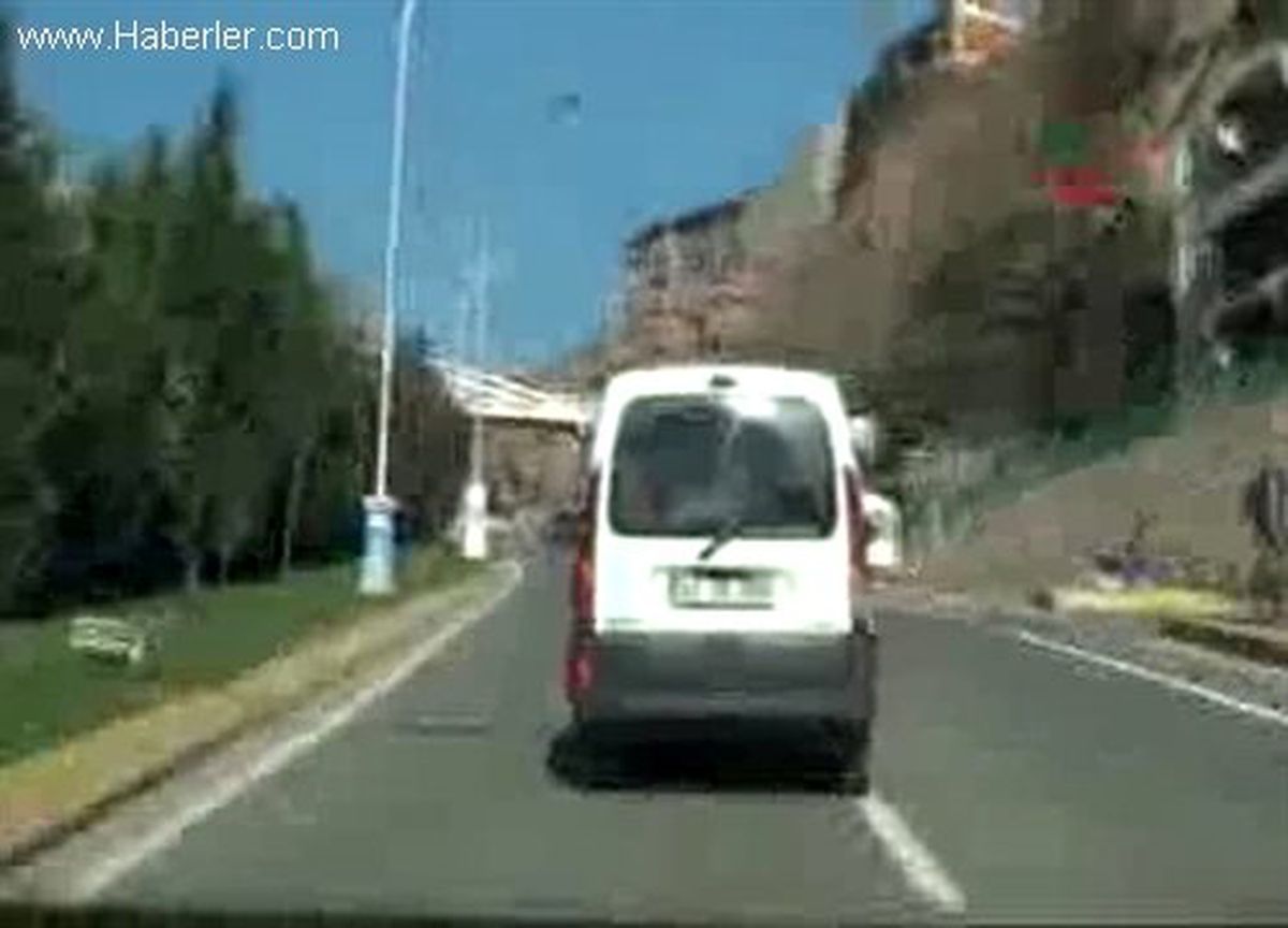 İzmit Uyuşturucu Krizine Girince Annesini Bıçakla Tehdit Edip Ev Eşyalarını Satmak İstedi
