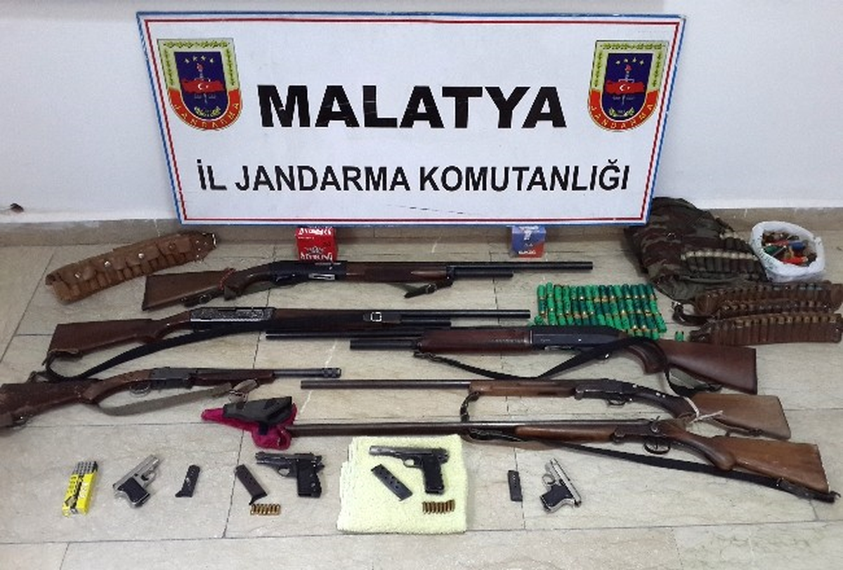 Malatya\'da Jandarma 10 Adet Ruhsatsız Silah Ele Geçirdi