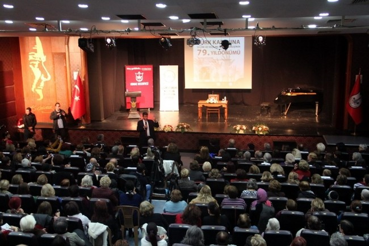 Kadınlar Seslerini İzmir\'den Duyurdu