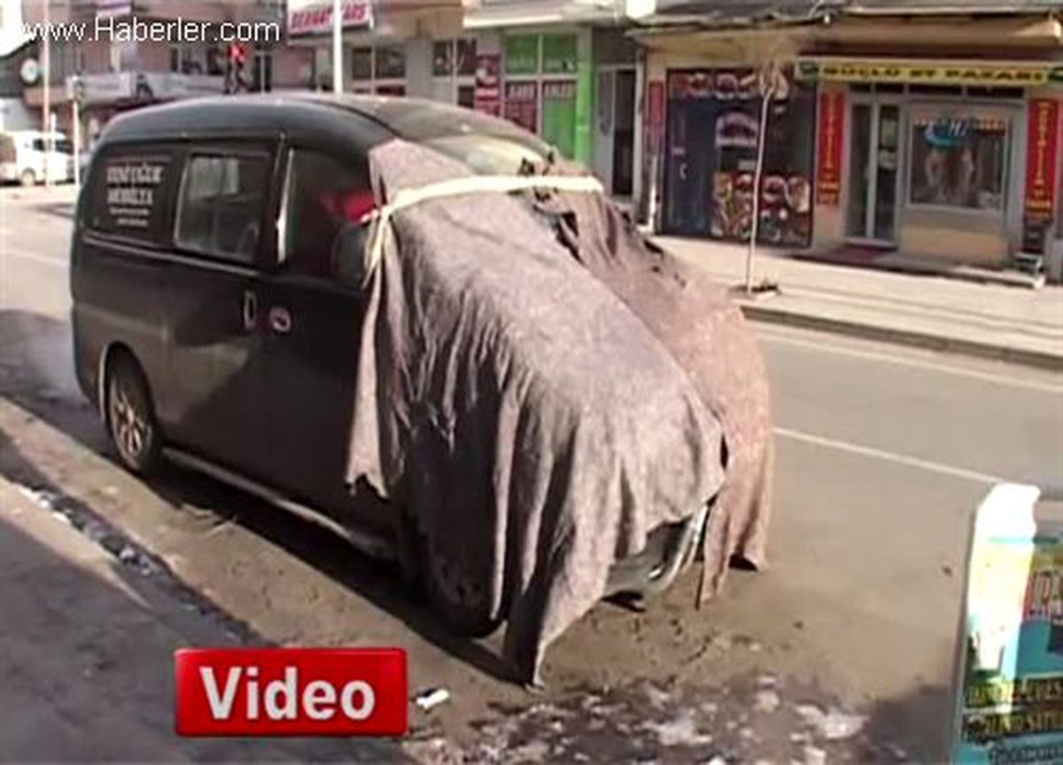 Kars\'ta Aşırı Soğuklar Arabaları Dondurdu