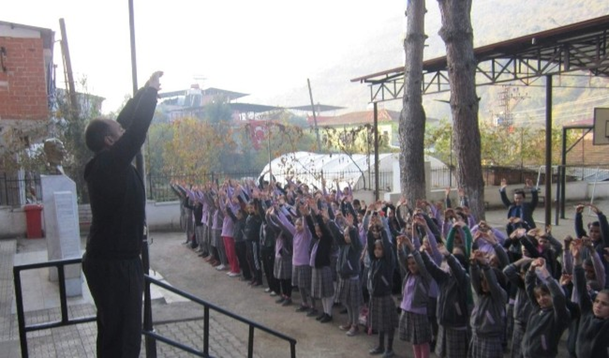 Kızıldere Okulu Güne Sporla Başlayıp Sıhhat Buluyor
