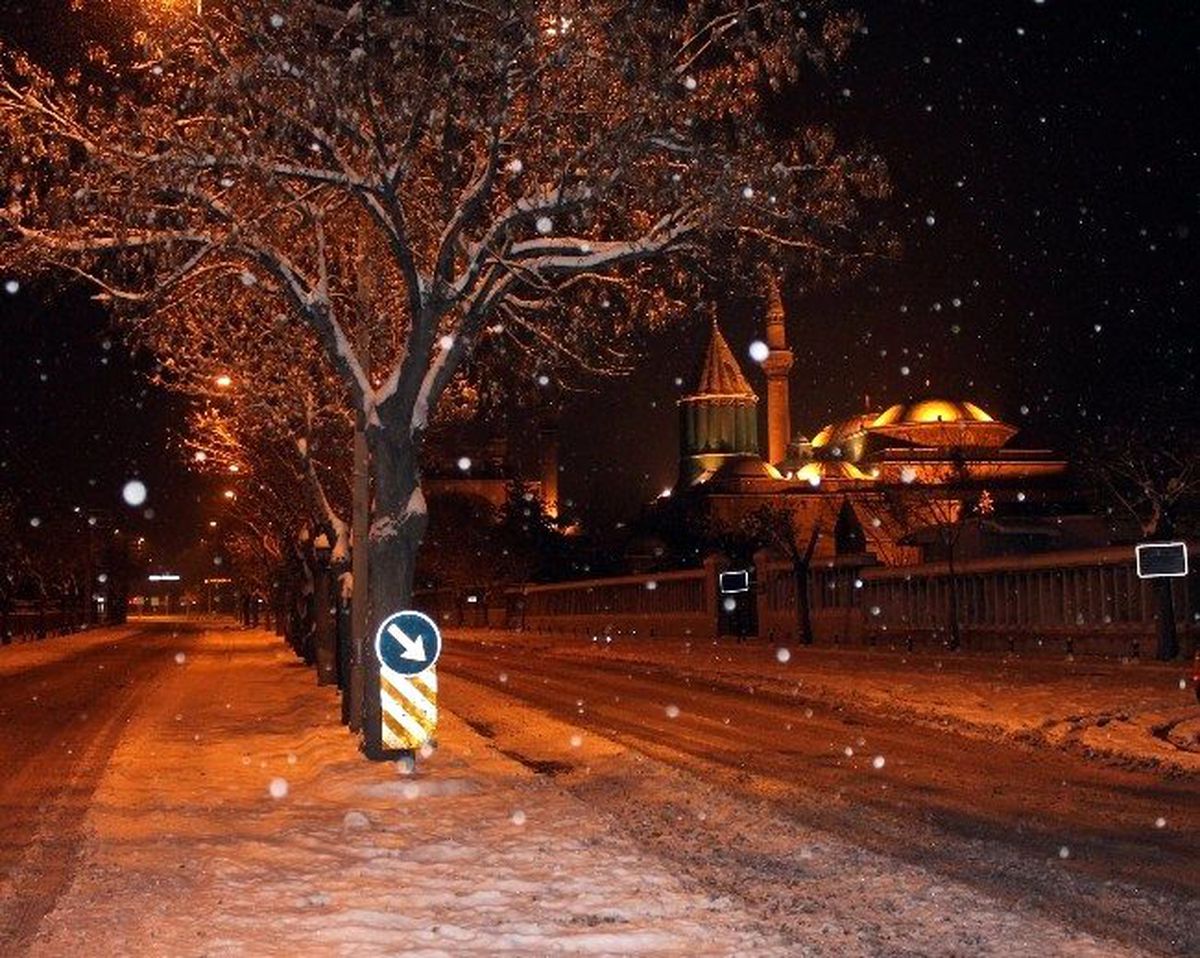 Konya\'da Kar Yağışı Gecede Devam Etti