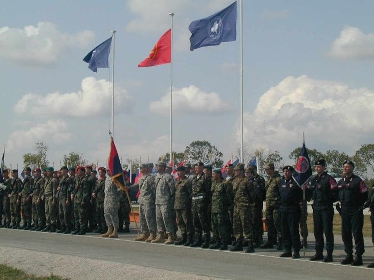 Kosova\'da Askeri Araç Yoldan Çıktı: 1 Ölü, 5 Yaralı