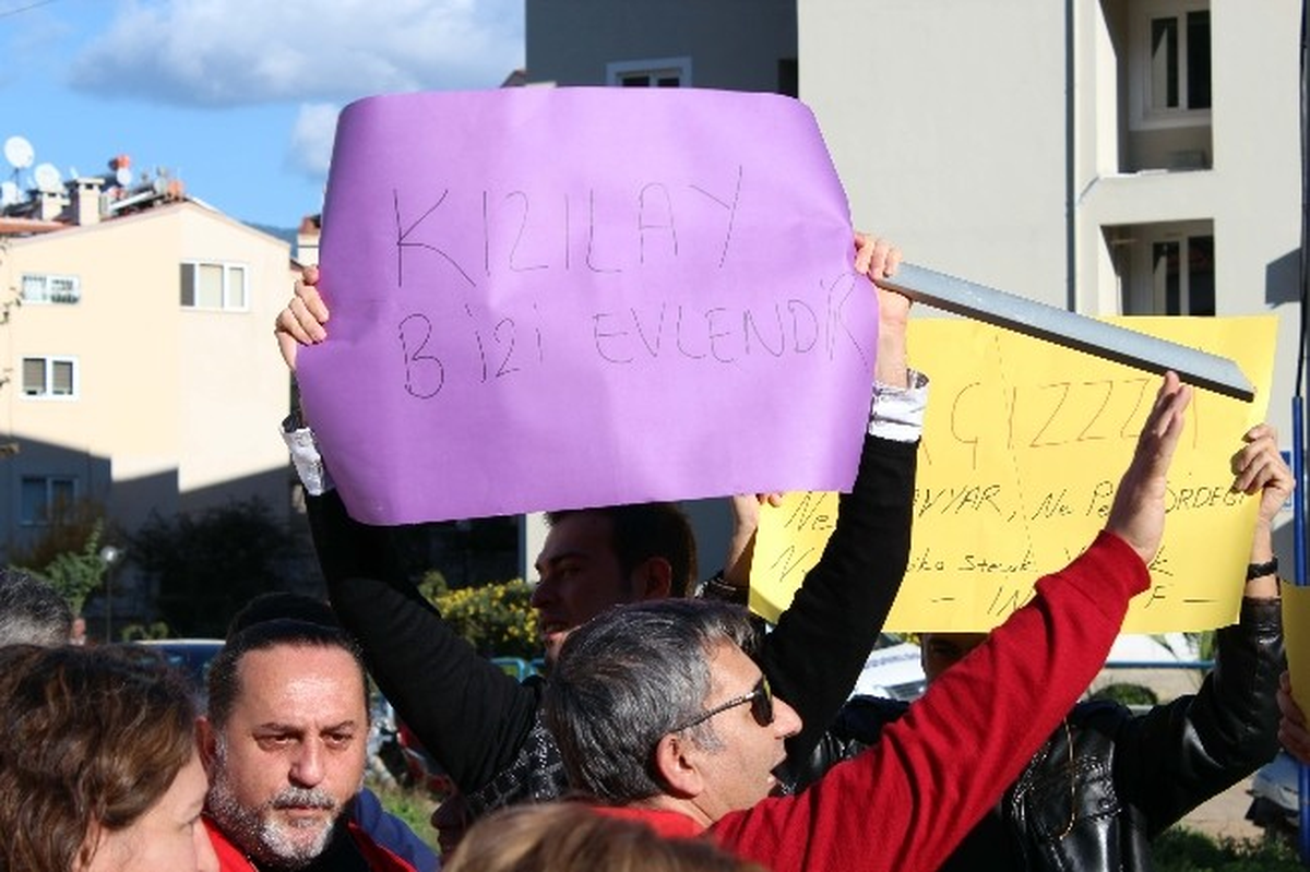 Marmaris\'te Kızılay\'ın Gerçekleştirdiği Tatbikata Pankartlar Damga Vurdu