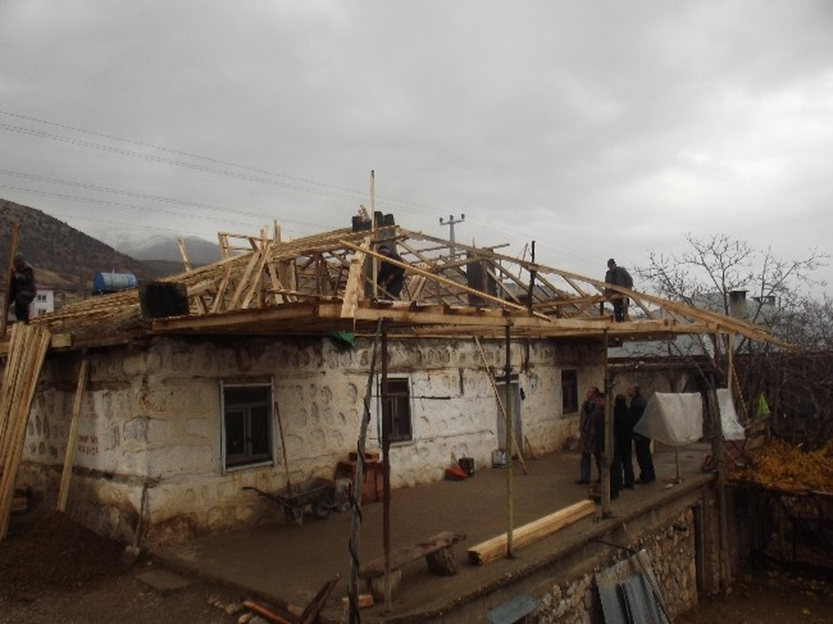Nurhak\'ta, \'Çatısız Ev Kalmasın\' Projesi