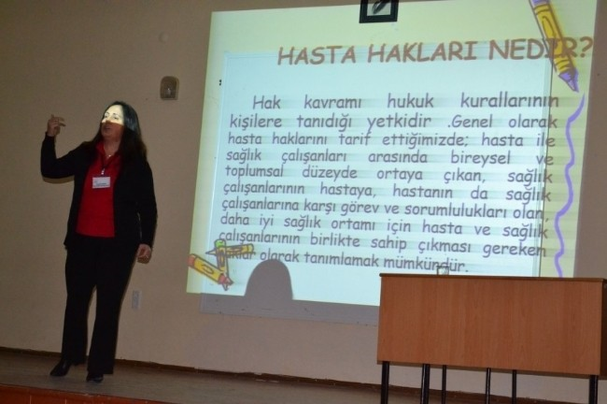 Öğrenciler Hasta Hakları Konusunda Bilgilendiriliyor