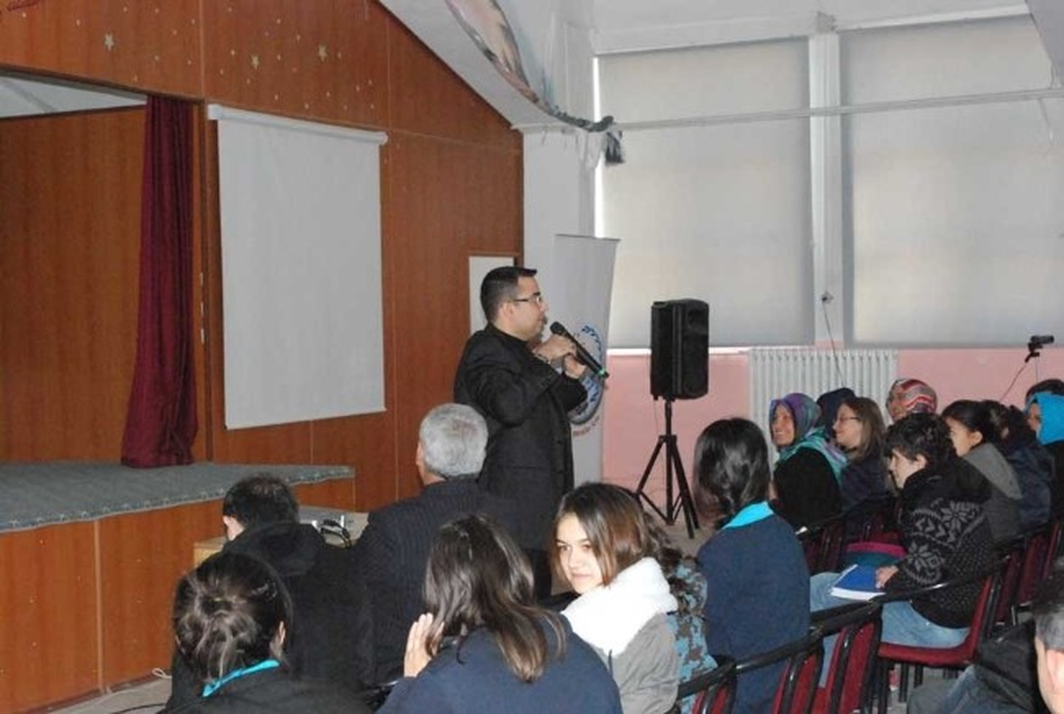 Pazarlar\'da Öğrencilere Kariyer Danışmanlığı Semineri