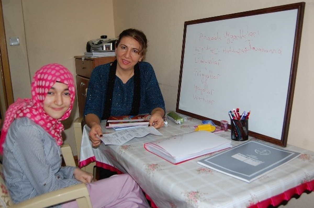 (Özel Haber) Bedensel Engelli Fazilet\'e Evinde Özel Eğitim