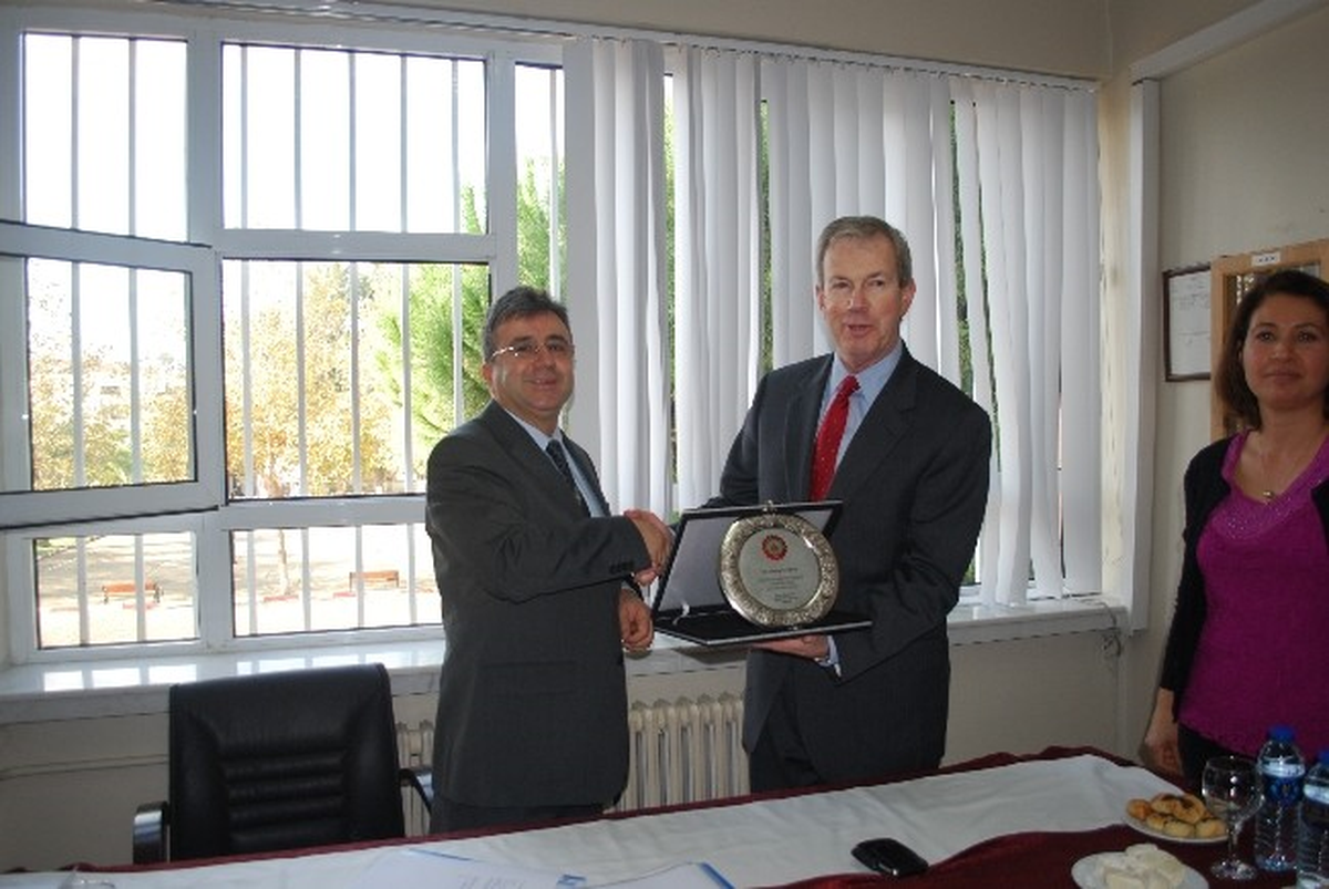 (Özel) Uluslararası Uçak Firmasından Meslek Lisesine Jest