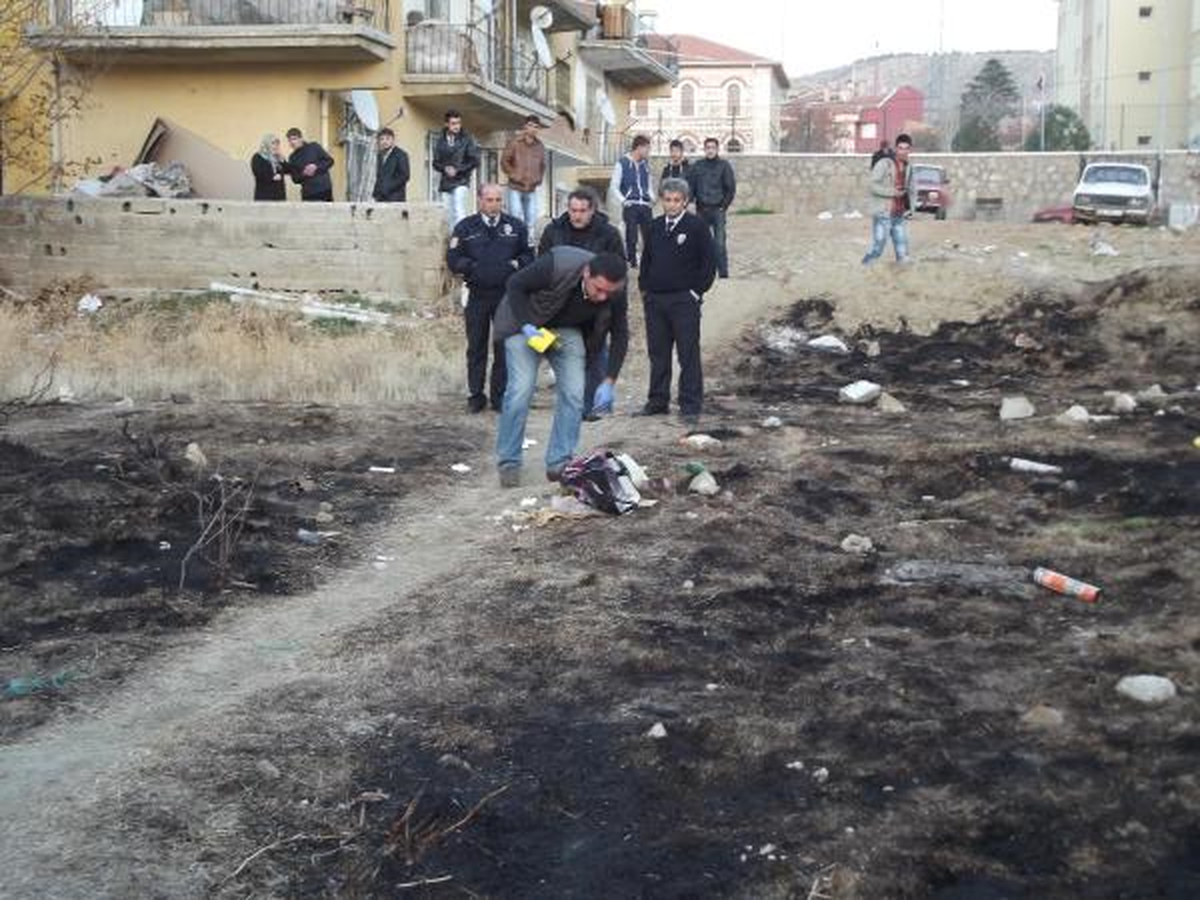 Poşette Sokağa Atılan Bebeği Köpekler Parçaladı