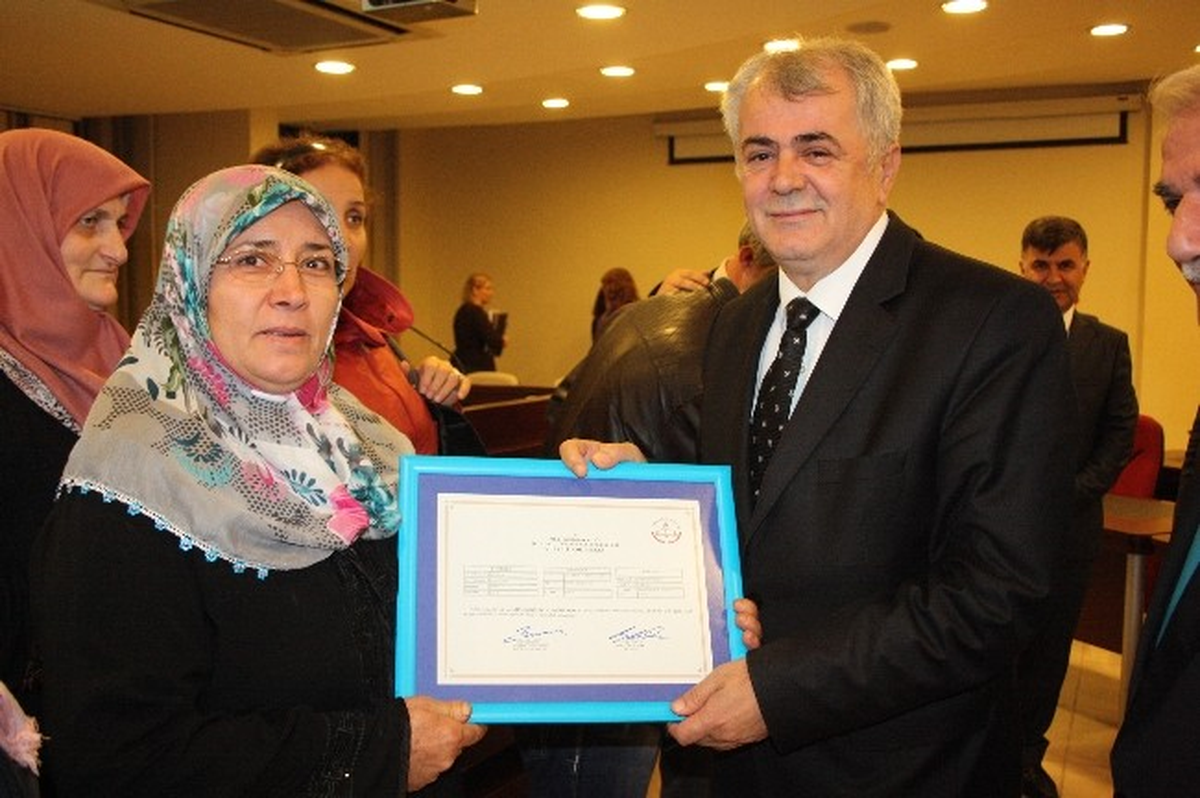 Sessiz Dünyanın Yeni Çini Ustaları
