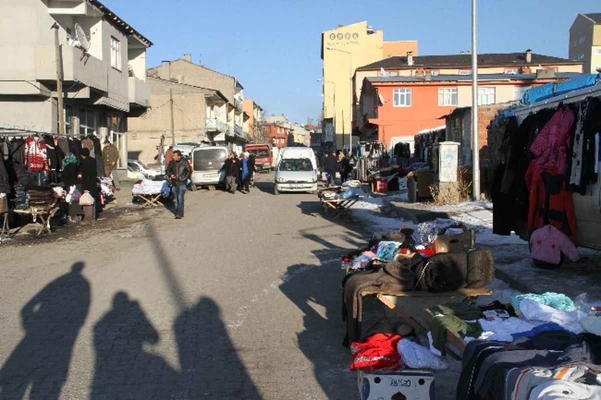 Soğuklar Pazar Esnafını Olumsuz Etkiledi