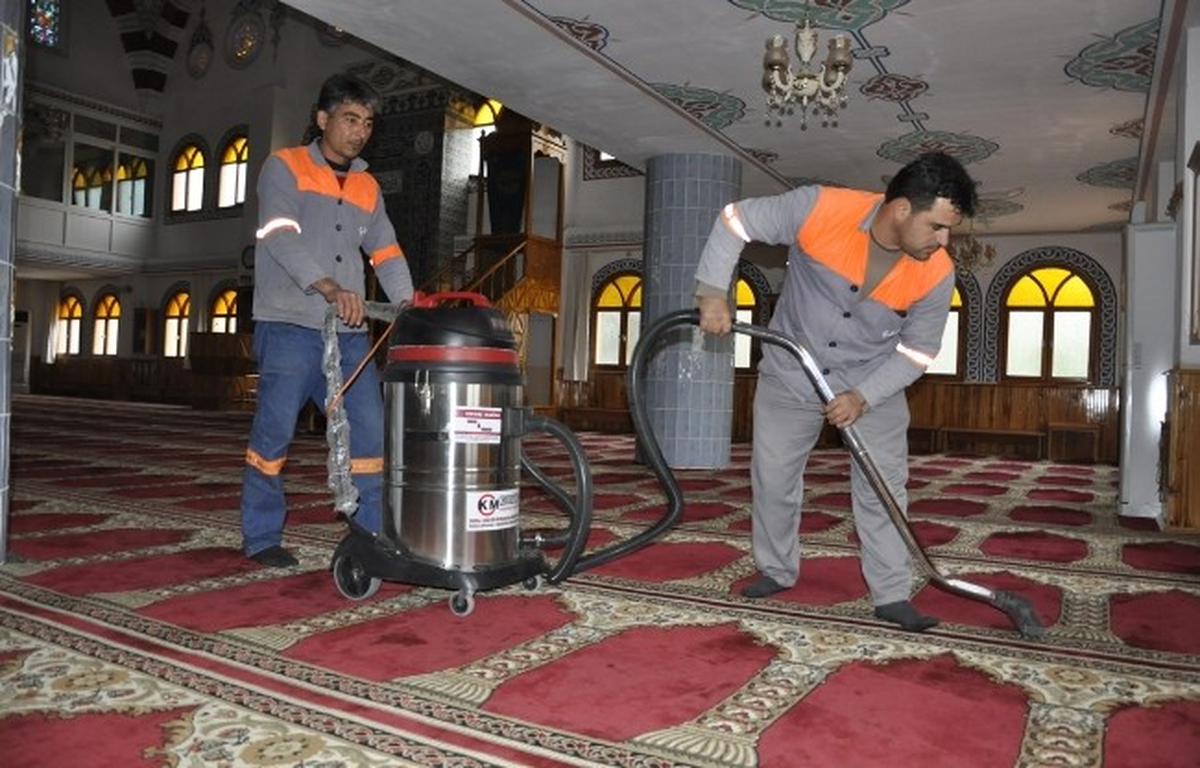 Toroslar Belediyesi Camilerde Temizlik Yapıyor
