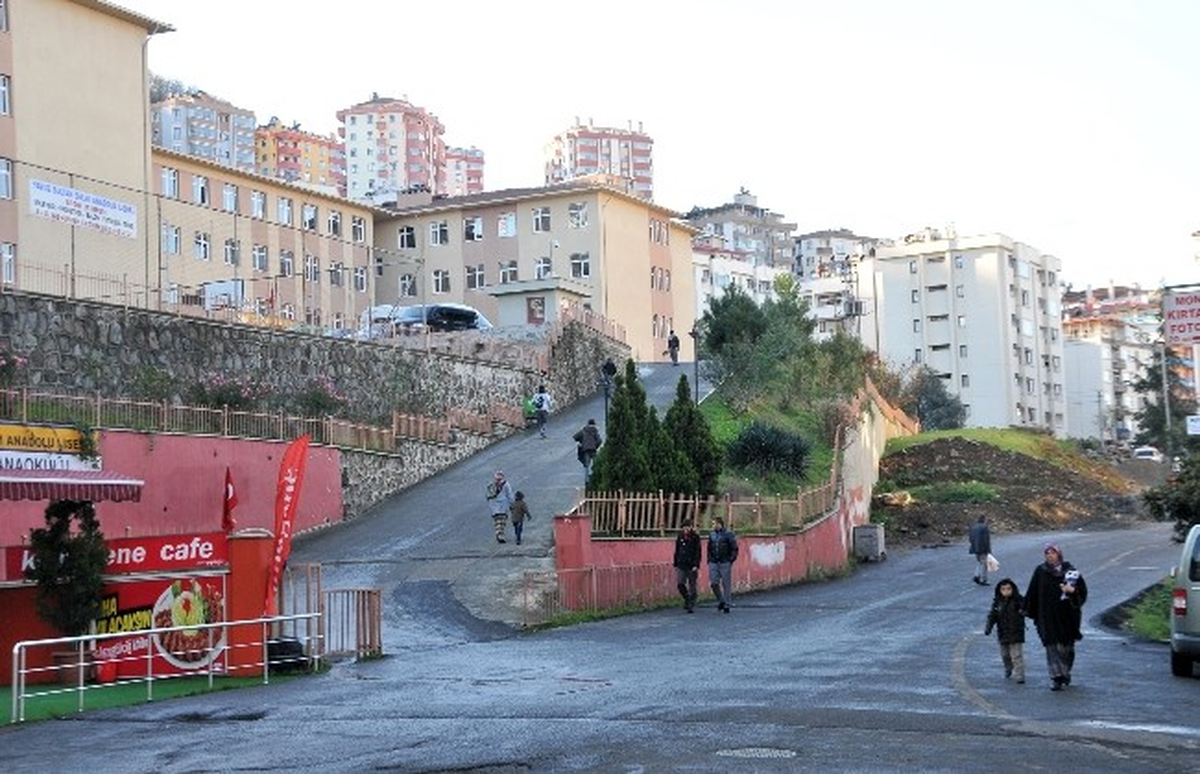 Trabzon Belediyesi Yılların Birikmiş Sorunlarını Çözmeye Devam Ediyor