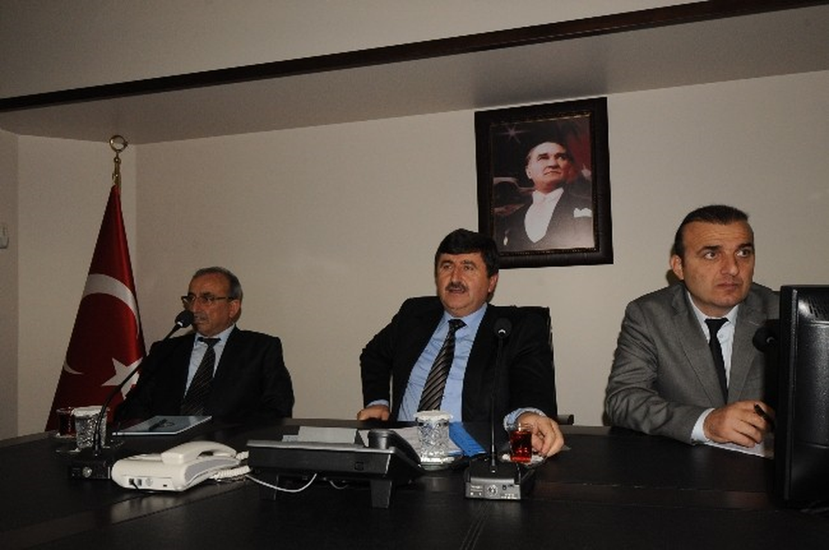 Trabzon Valisi Öz\'den Belediyelere Borcunuzu Ödeyin Çağrısı