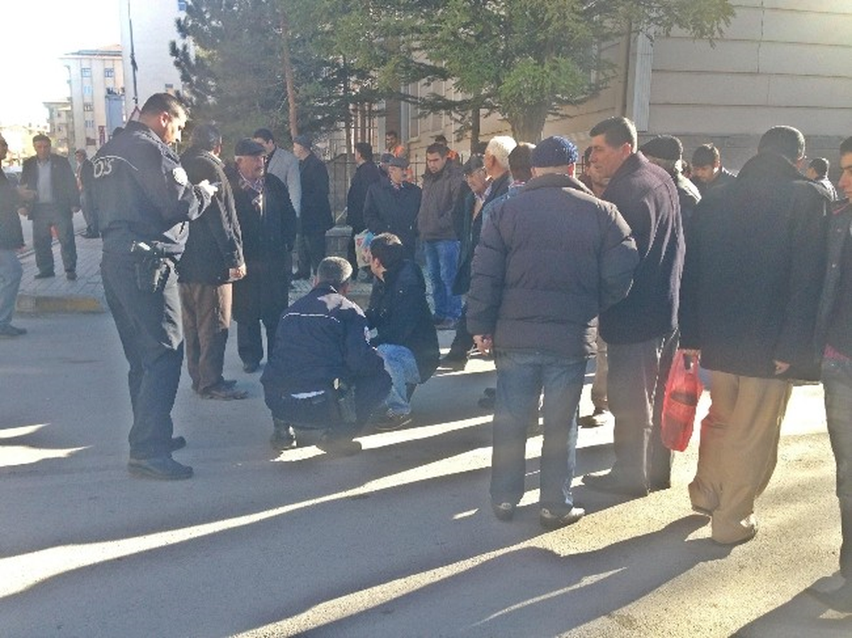 Yolda Yürürken Fenalaşan Şahıs Hastaneye Kaldırıldı