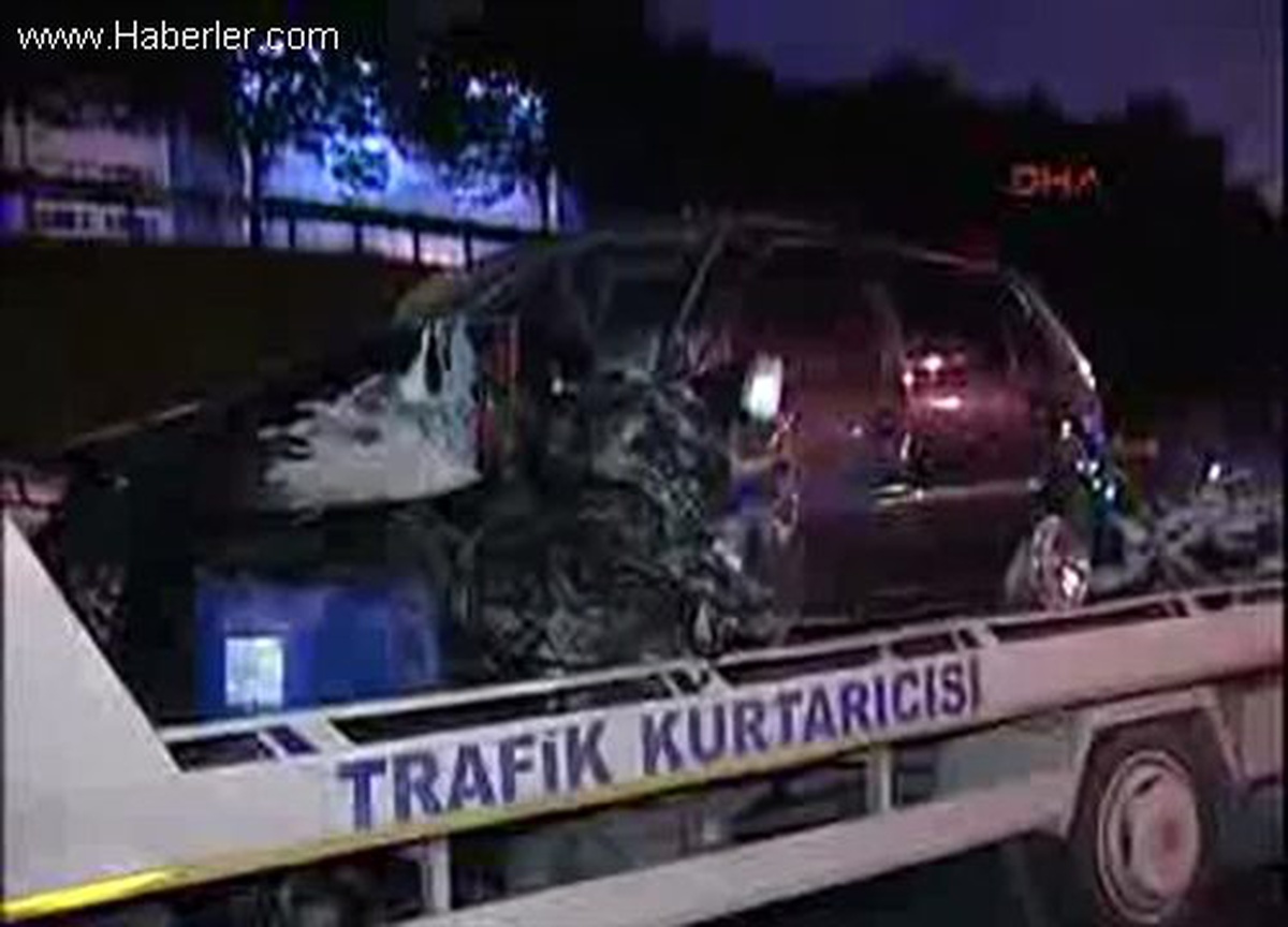 5 Karayolu\'nda 2 Otomobilin Karıştığı Trafik Kazasında 2 Kişi Yaralandı.