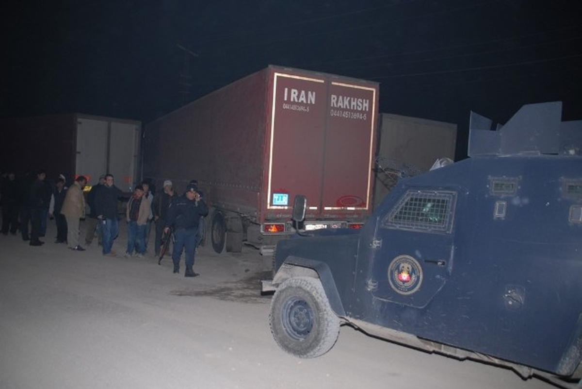 Ağrı\'da İran Plakalı Tır\'lara Silahlı Saldırı