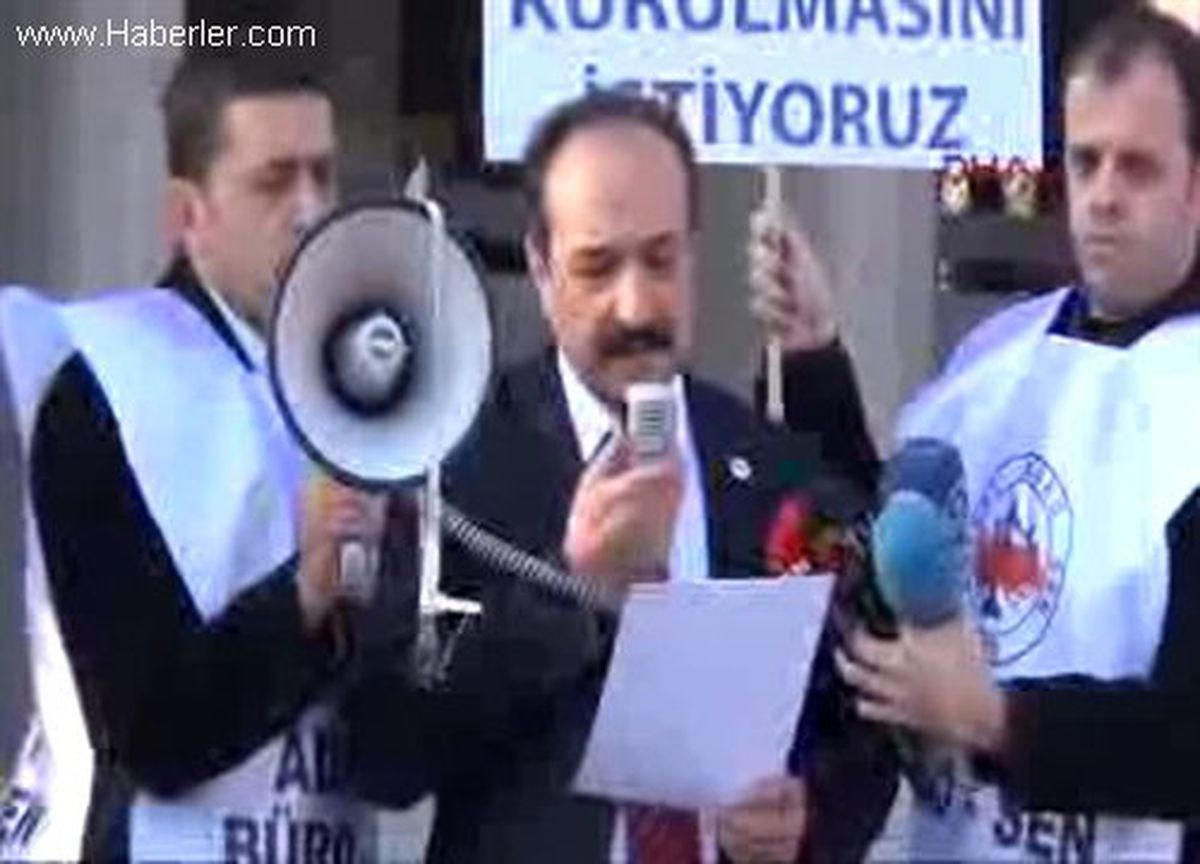 Ankara Adliyesi Önünde Koltuk Yaktılar
