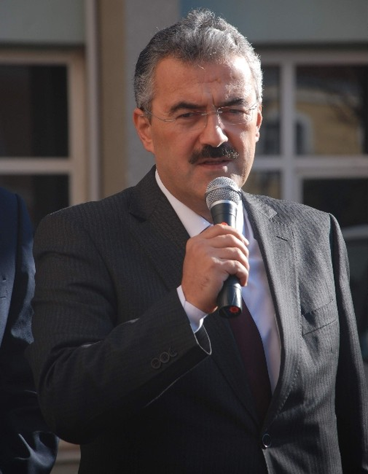 Aydın Valiliği Engelli Vatandaşlara 100 Adet Tekerlekli Sandalye Dağıttı