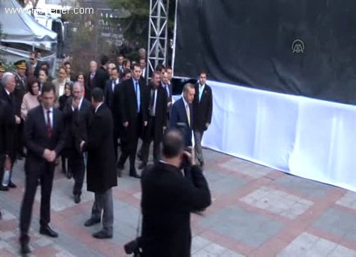 Başbakan Erdoğan, Kırklareli Valiliğini ziyaret etti