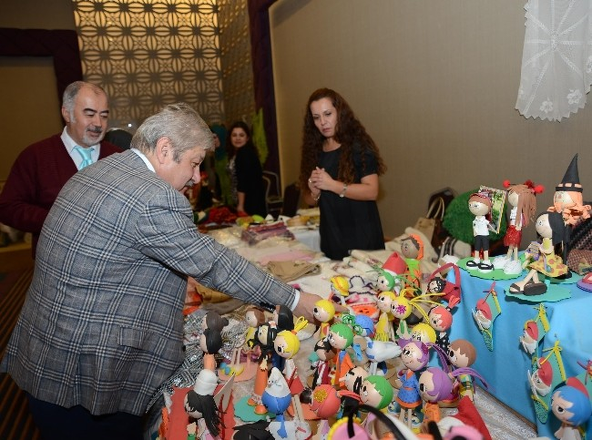 Başkan Akaydın\'dan Antalya Gönüllüleri\'nin Sergisine Destek