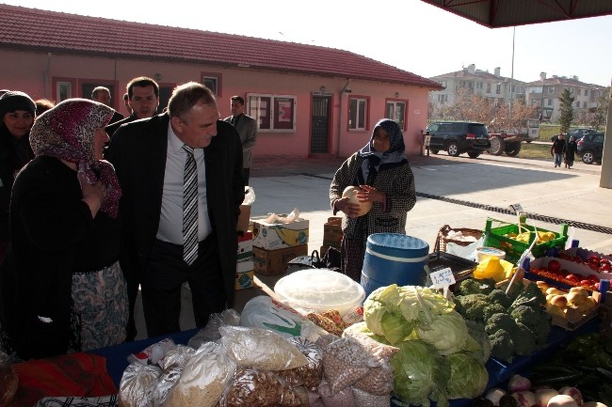 Başkan Yılmaz Pazar Esnafının Sıkıntılarını Dinledi
