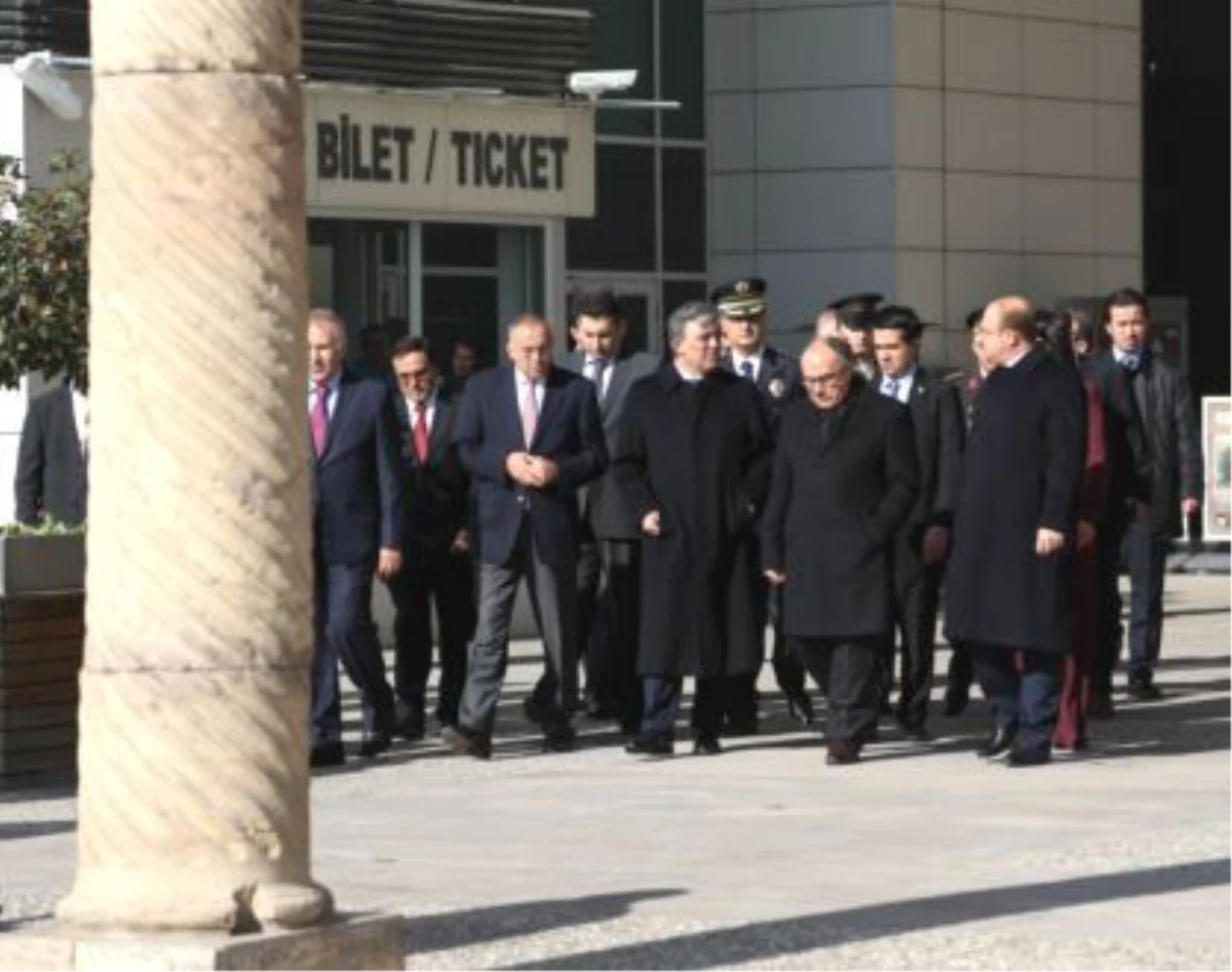 Cumhurbaşkanı Gül, Zeugma Mozaik Müzesi ve Hasan Kalyoncu Üniversitesi\'ni Ziyaret Etti