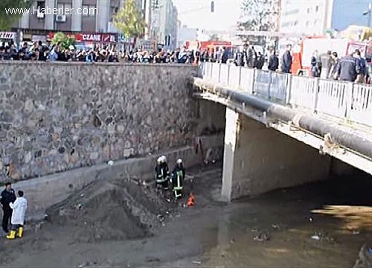 Dere yatağında erkek cesedi buldu
