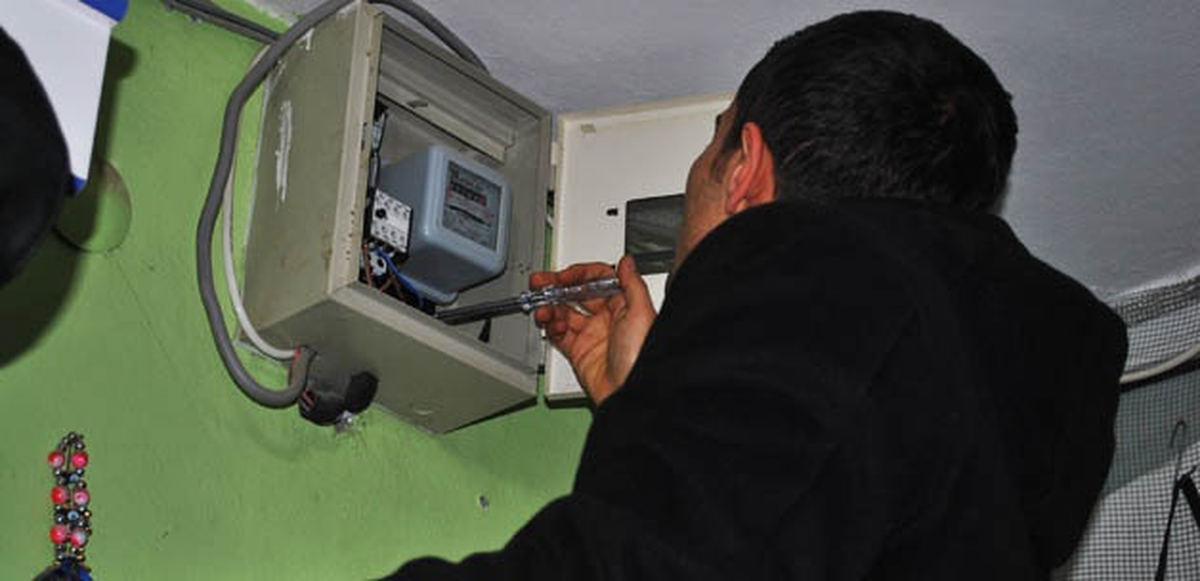 Diyarbakır\'da Akıl Almaz Kaçak Elektrik Yöntemi