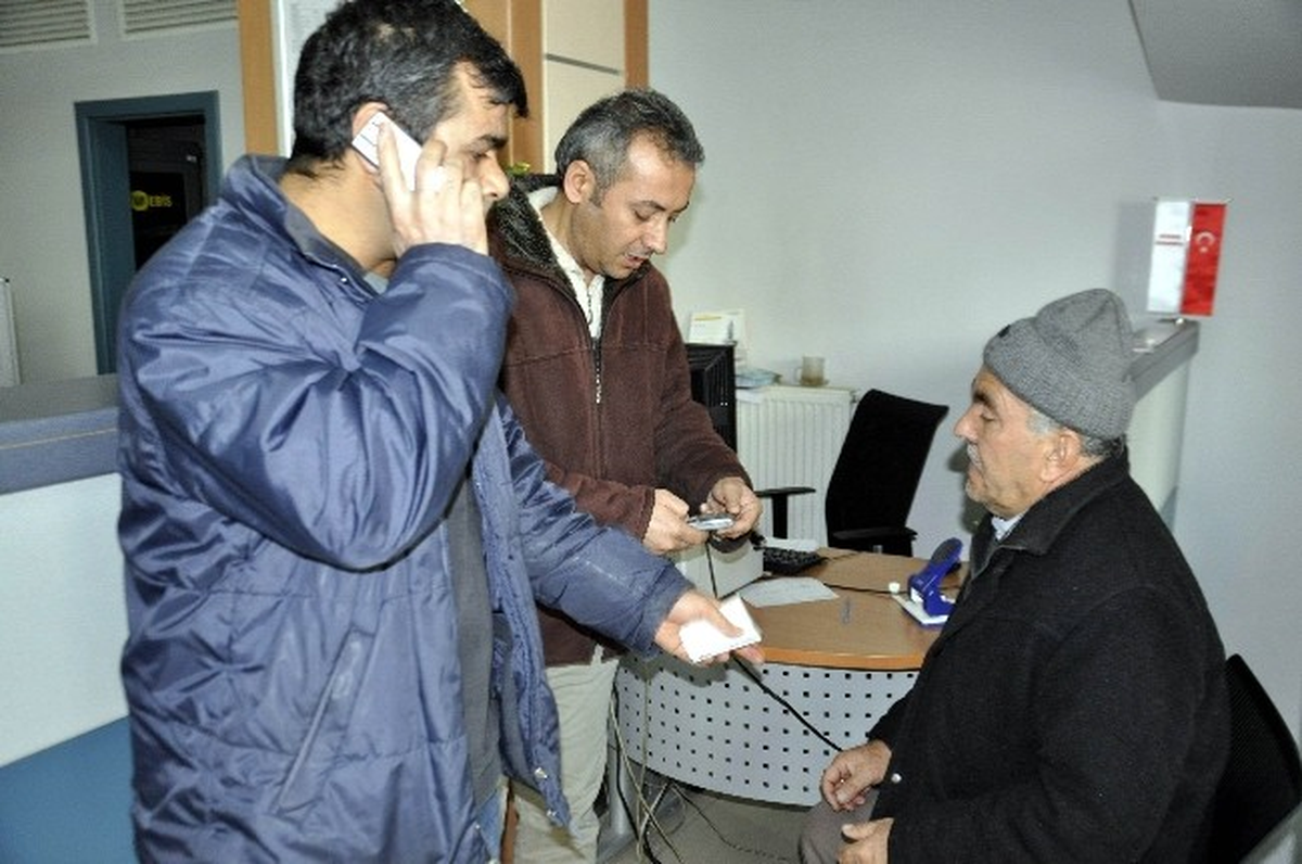 Dolandırılmaktan Polis ve Banka Personeli Kurtardı