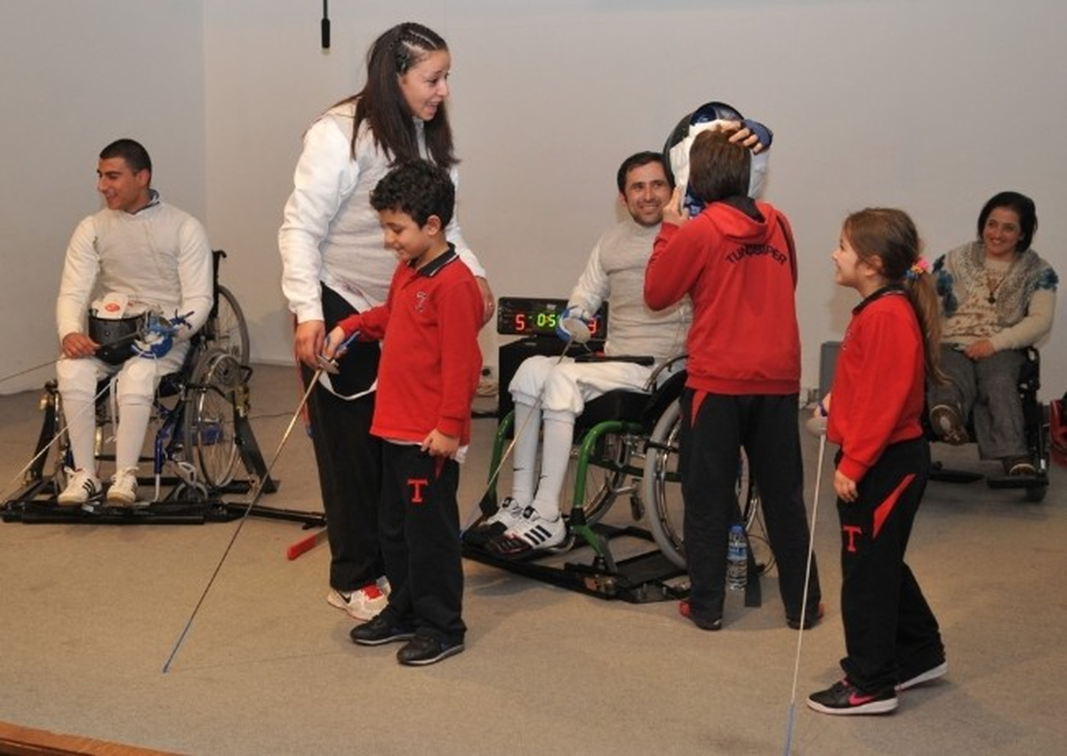 Engelli Sporcular Eskrimi Tanıttı