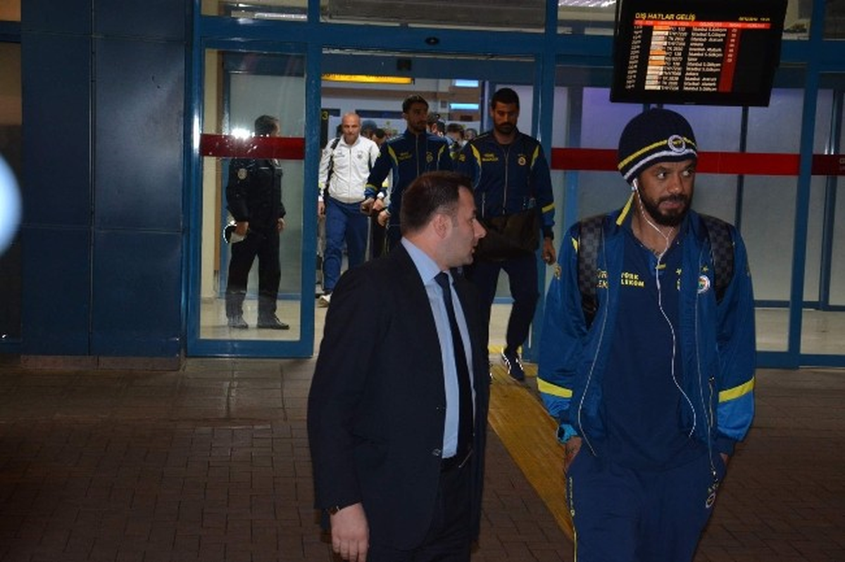 Fenerbahçe\'nin Uçağı Trabzon\'a İndi