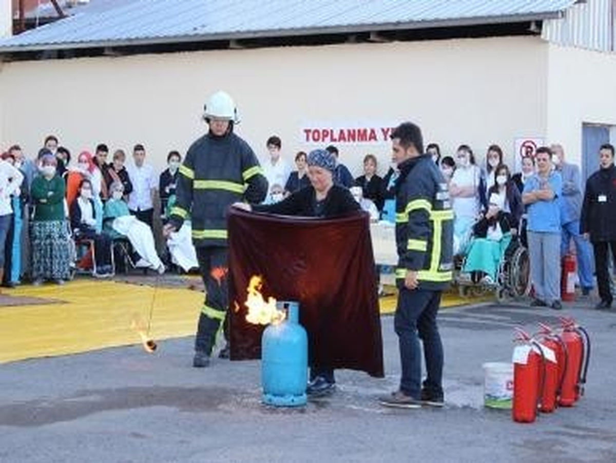 Giresun Devlet Hastanesi\'nde Yangın ve Hasta Tahliye Tatbikatı Yapıldı.