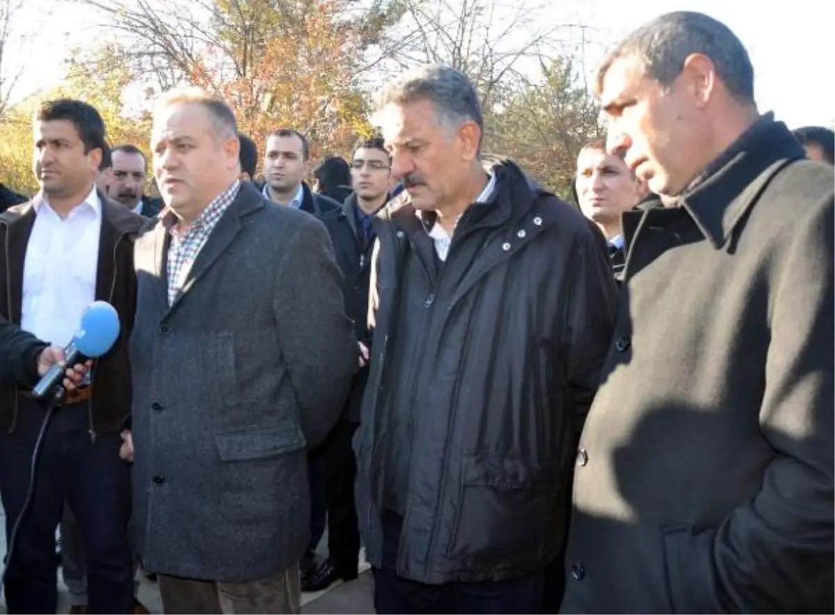 İş-Kur Personeli,Beyzbol Sopalı Dayağı Protesto Etti