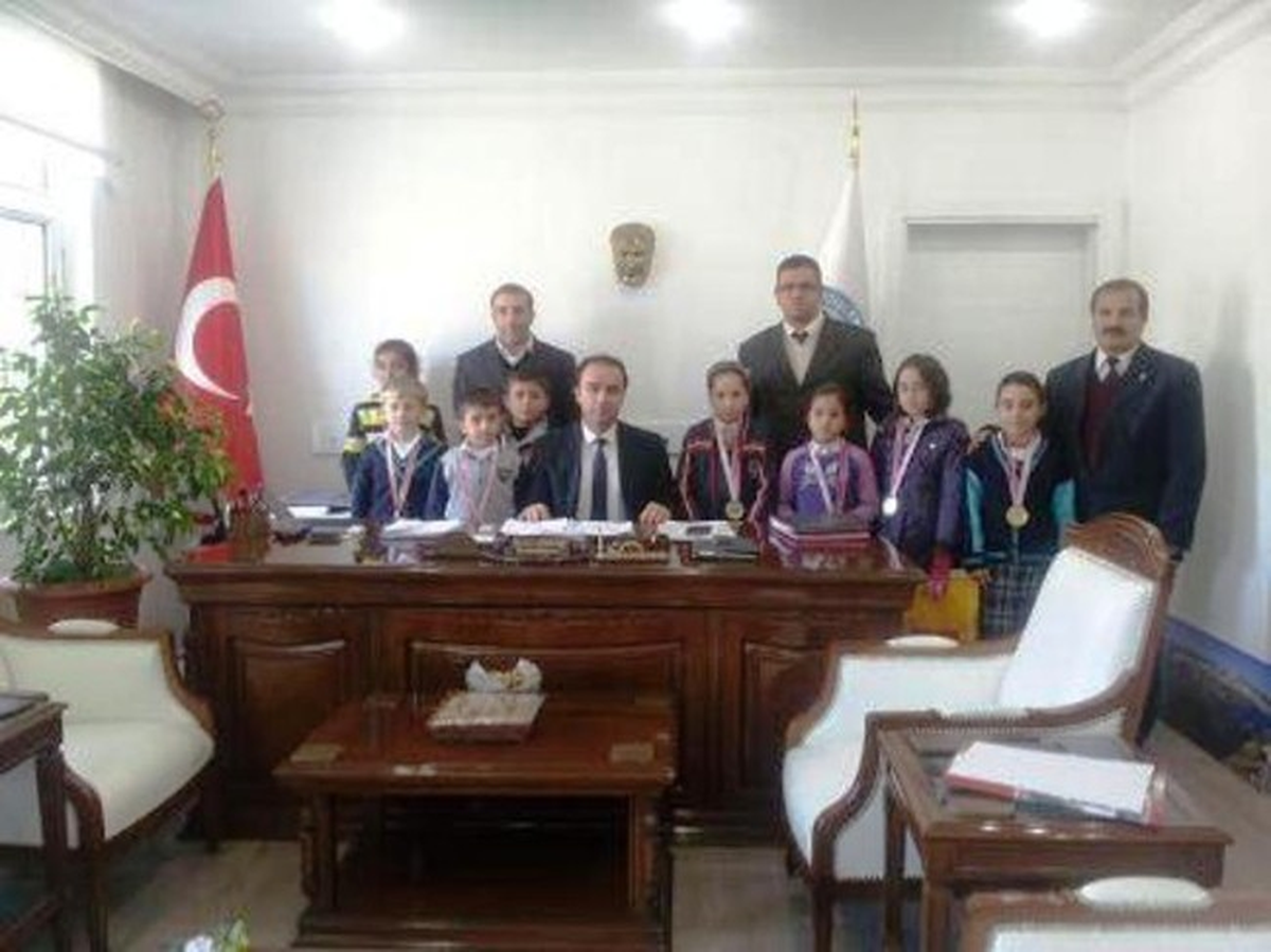 Kaymakam Erkan Minik Sporcuları Ödüllendirdi