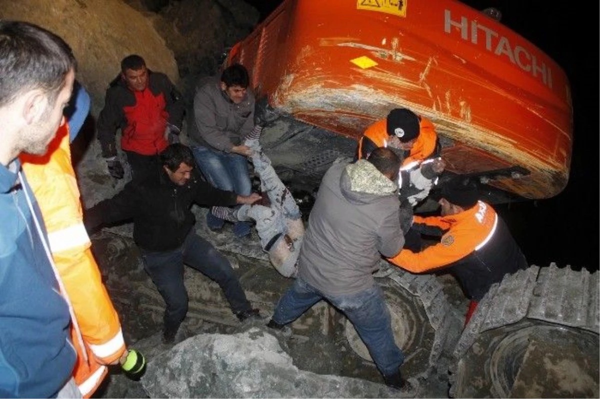 Ordu\'da Bir İşçi Kepçeyle Çalışırken Kayanın Altında Kaldı