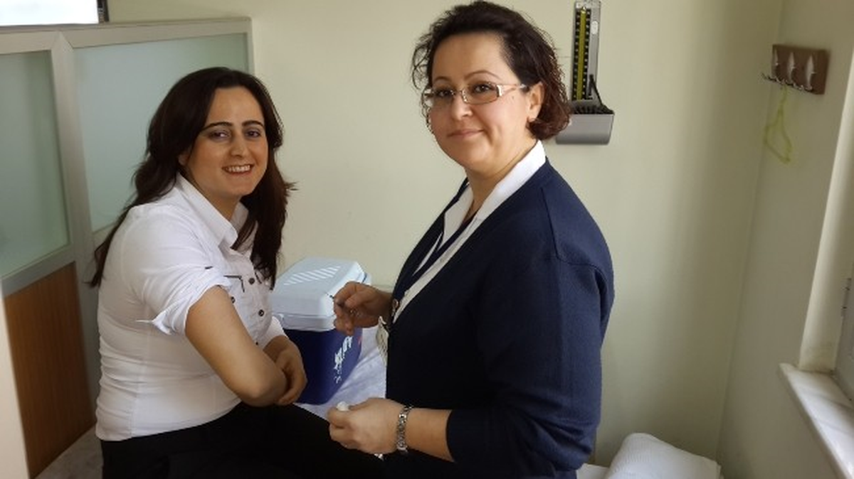 Kırkağaç\'ta Sağlık Personeline Grip Aşısı Yapıldı