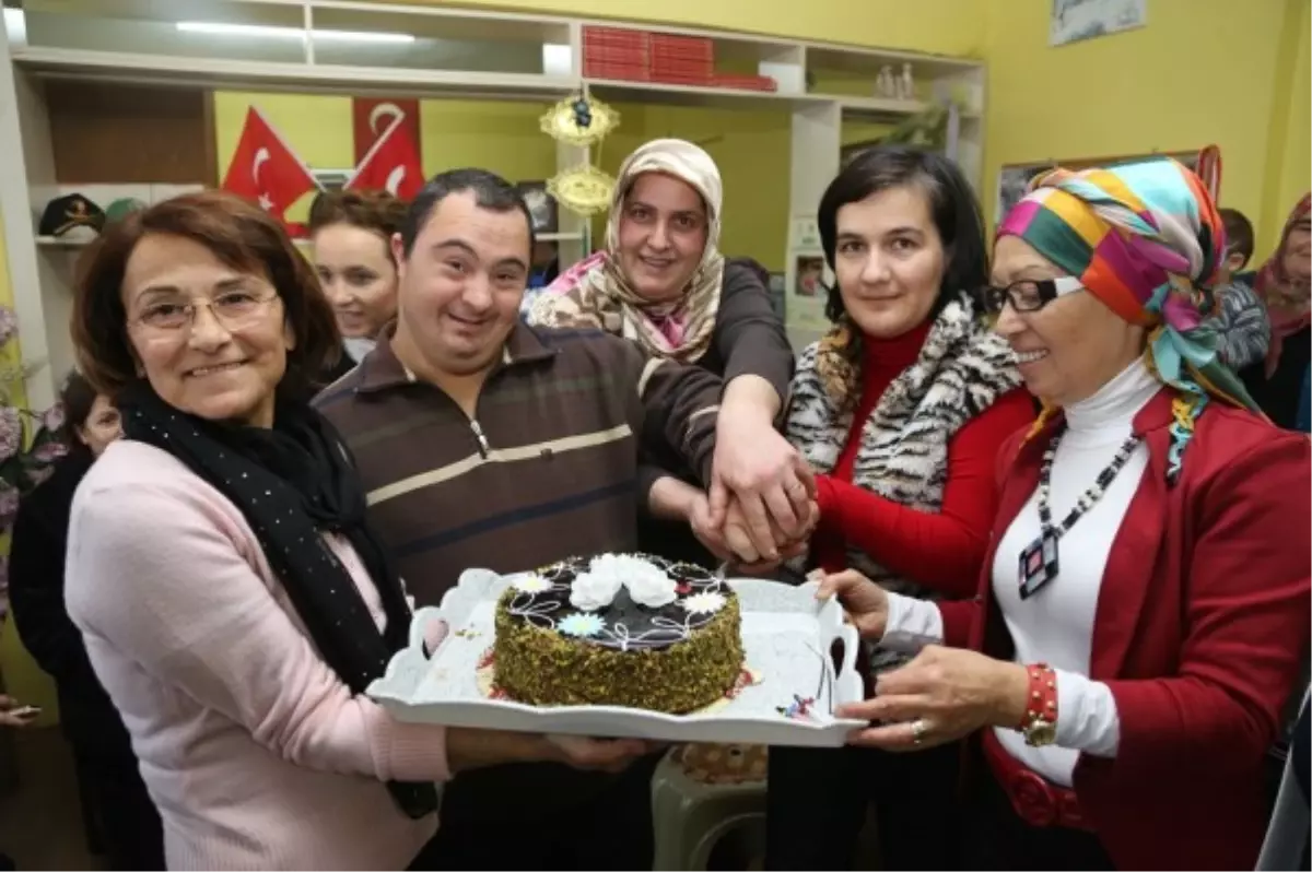 KO-MEK\'ten Engellilere Sazlı Sözlü Kutlama