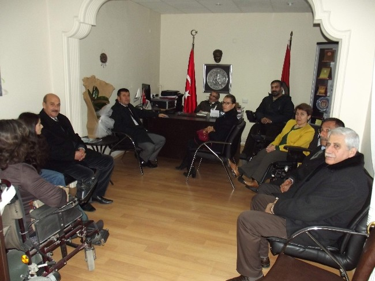 Malatya Milletvekili Veli Ağbaba, Sakatlar Derneği\'ni Ziyaret Etti