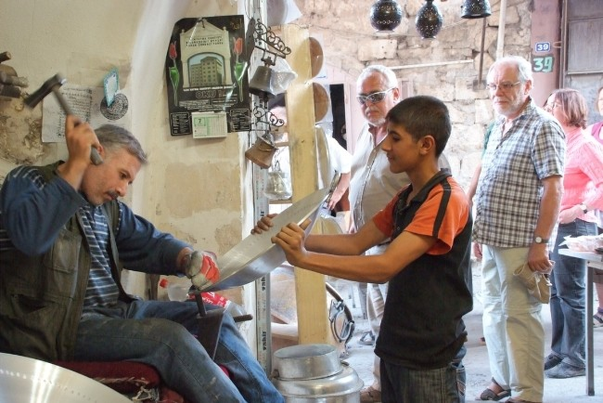 Mardin\'de Kalaycılar Süs Eşyası Yapıyor